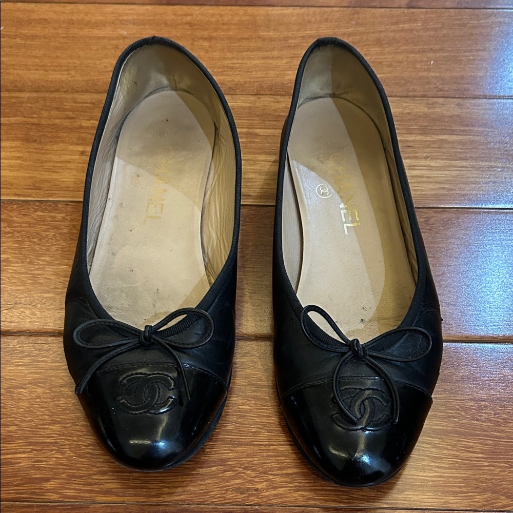 CHANEL Black Leather Loafers with Bow